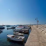 Matia Πούλα